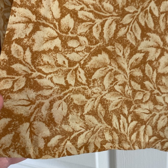 Jones New York silk leaf pattern blouse size 14 - Picture 3 of 6